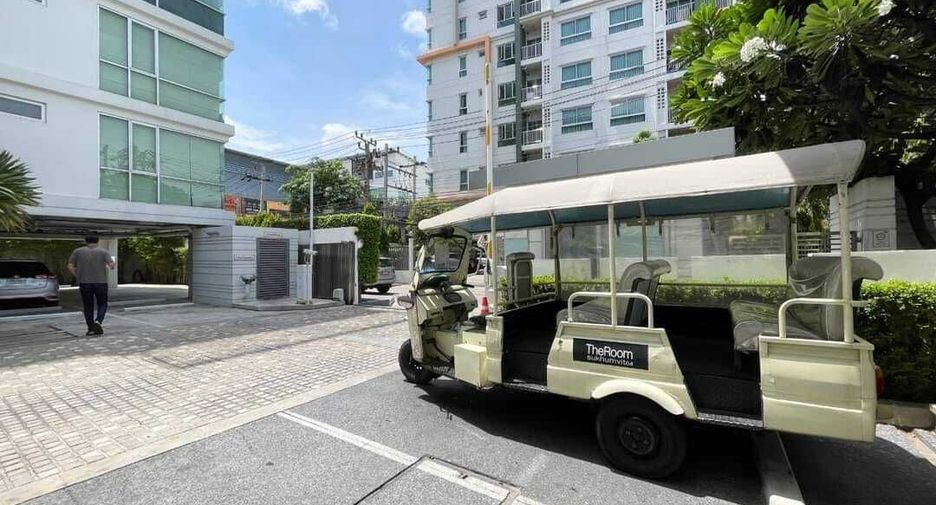 For sale 1 bed condo in Phra Khanong, Bangkok
