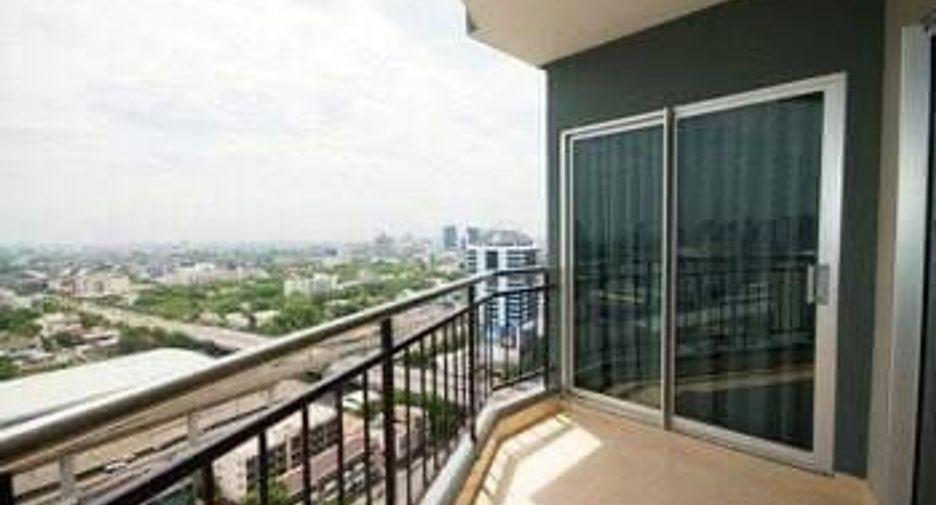 For sale 2 bedrooms condo in Watthana, Bangkok