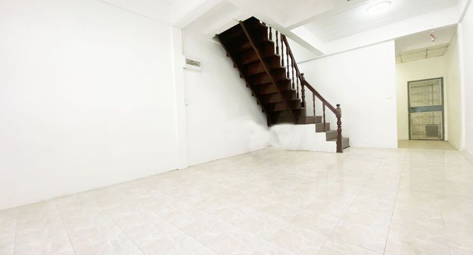 Casa adosada en venta de 2 habitaciones en Mueang Samut Prakan, Samut Prakan