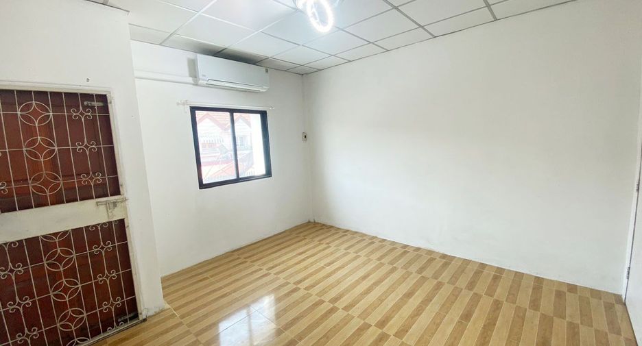 Casa adosada en venta de 2 habitaciones en Mueang Samut Prakan, Samut Prakan