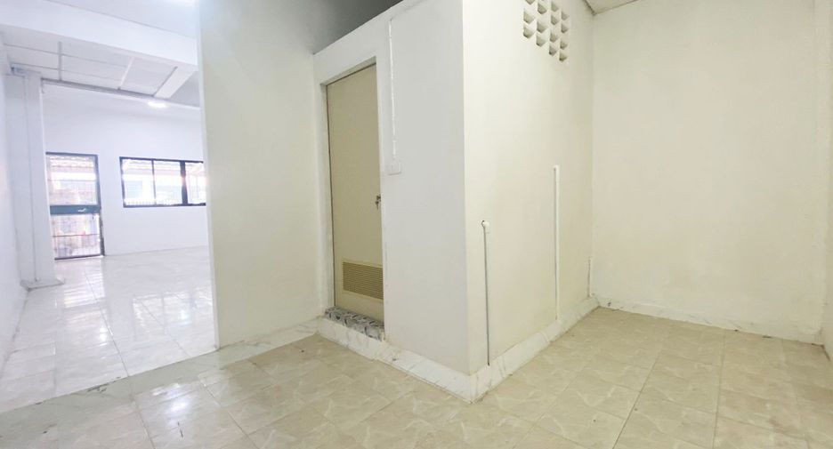 Casa adosada en venta de 2 habitaciones en Mueang Samut Prakan, Samut Prakan