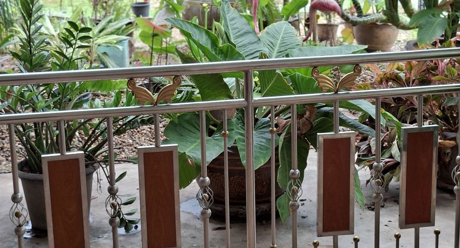 For sale 7 bedrooms house in Mueang Amnat Charoen, Amnat Charoen