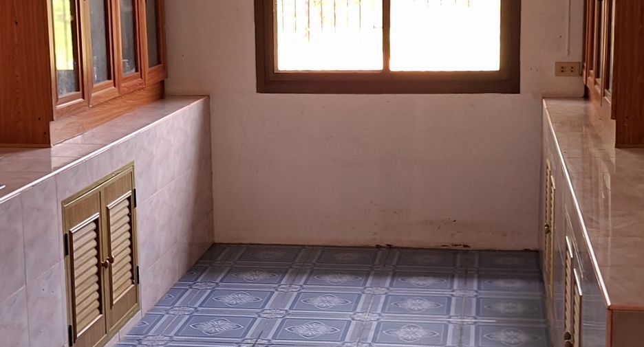 For sale 7 bedrooms house in Mueang Amnat Charoen, Amnat Charoen