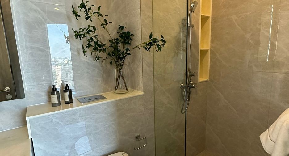 For sale 4 ベッドルーム condo in Khlong Toei, Bangkok