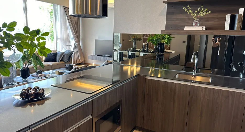 For sale 4 ベッドルーム condo in Khlong Toei, Bangkok