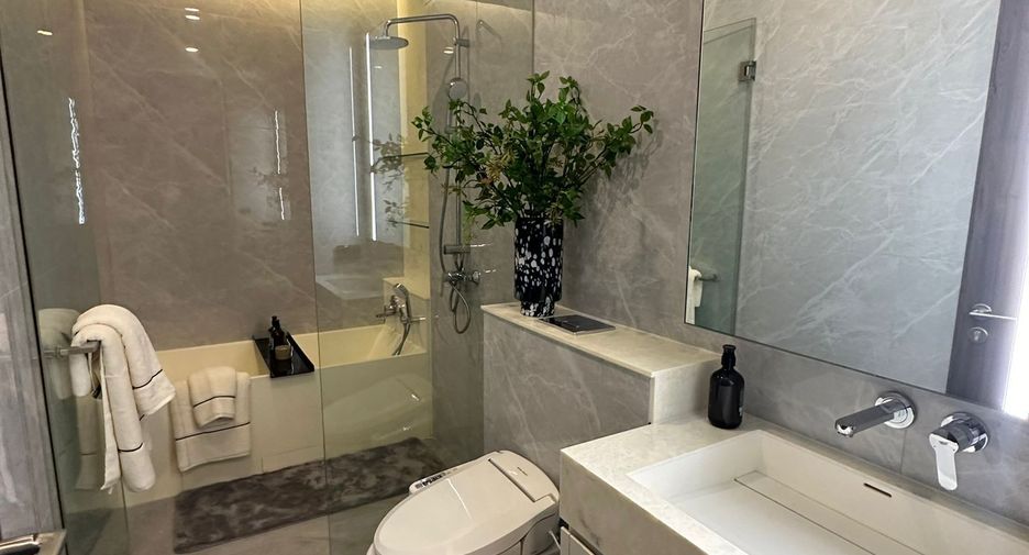 For sale 4 ベッドルーム condo in Khlong Toei, Bangkok