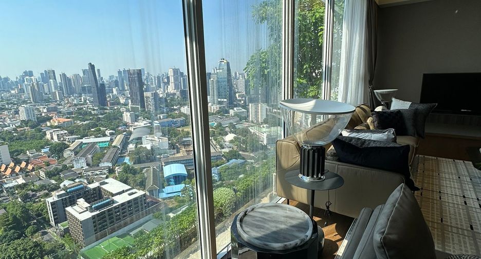 For sale 4 ベッドルーム condo in Khlong Toei, Bangkok