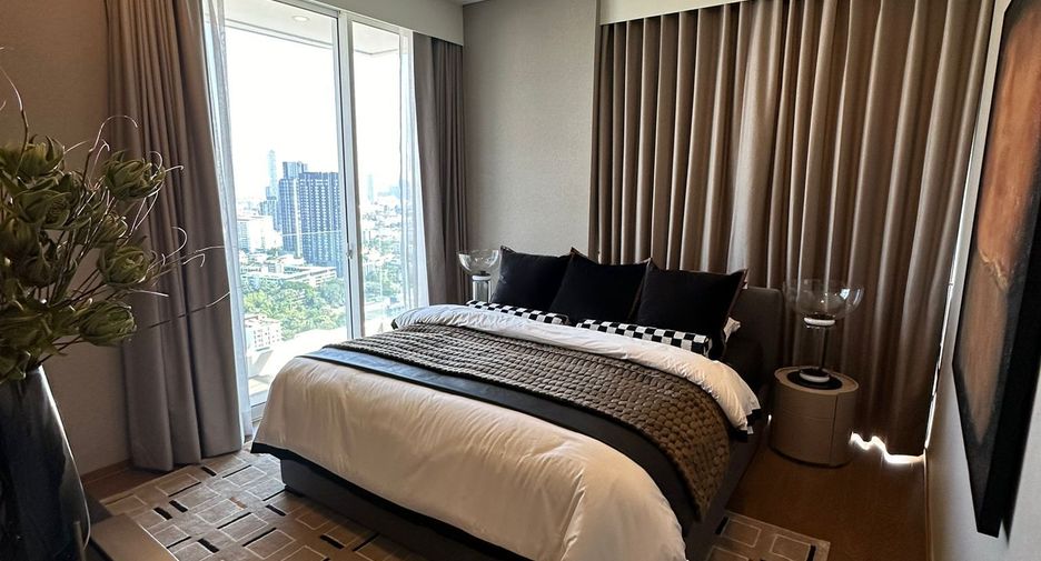 For sale 4 ベッドルーム condo in Khlong Toei, Bangkok