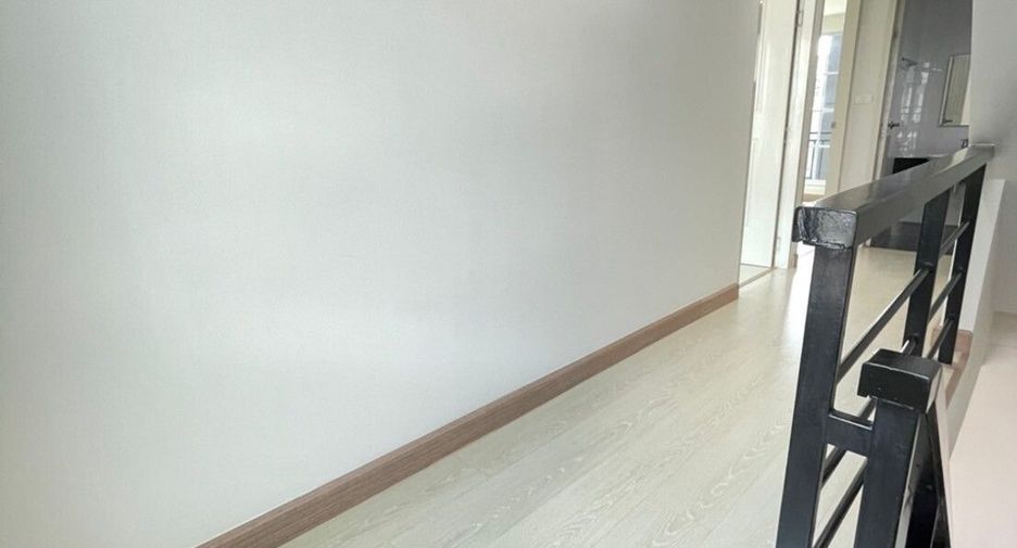 For sale 3 bedrooms townhouse in Bang Kapi, Bangkok