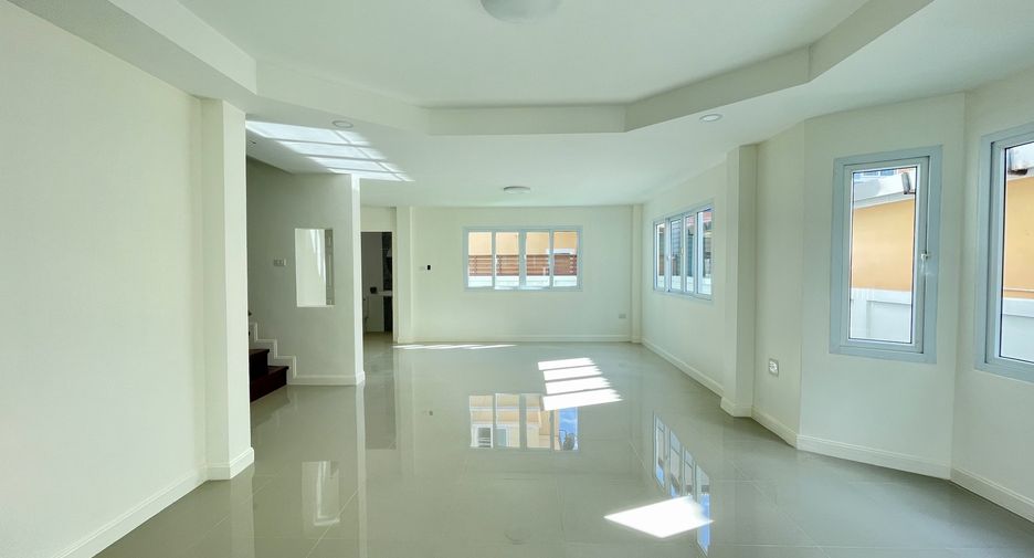 For sale 3 bedrooms house in Nakhon Chai Si, Nakhon Pathom