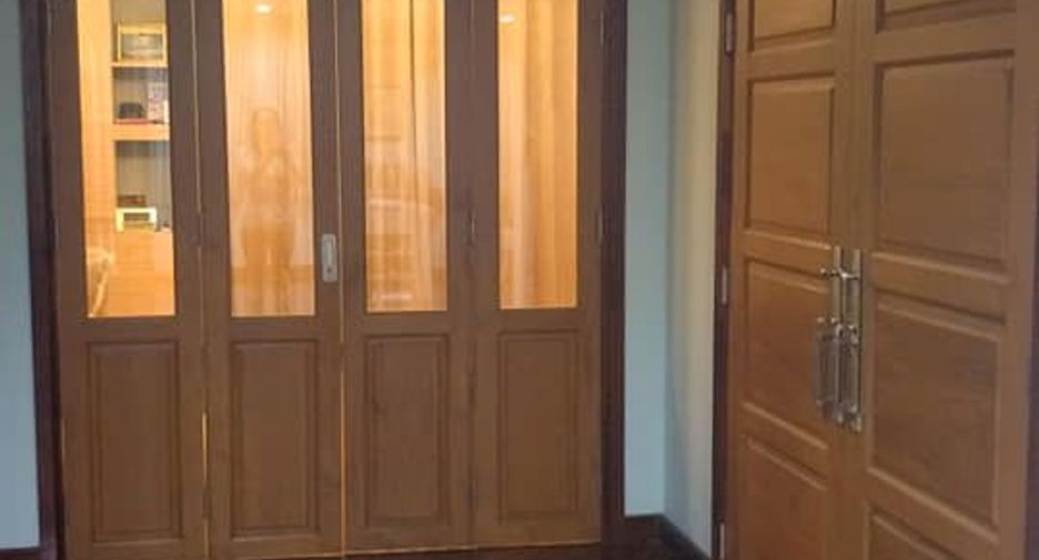 À vendre 3 chambres maison de ville à Phasi Charoen, Bangkok