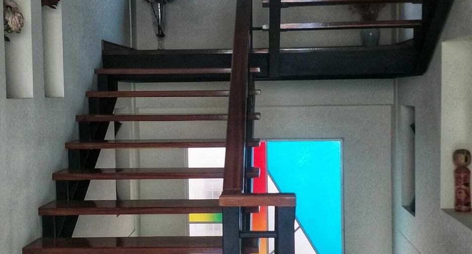 À vendre 3 chambres maison de ville à Phasi Charoen, Bangkok