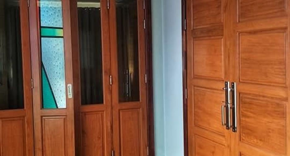 À vendre 3 chambres maison de ville à Phasi Charoen, Bangkok