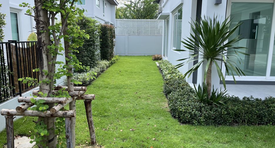 For sale 5 bedrooms house in Khlong Sam Wa, Bangkok