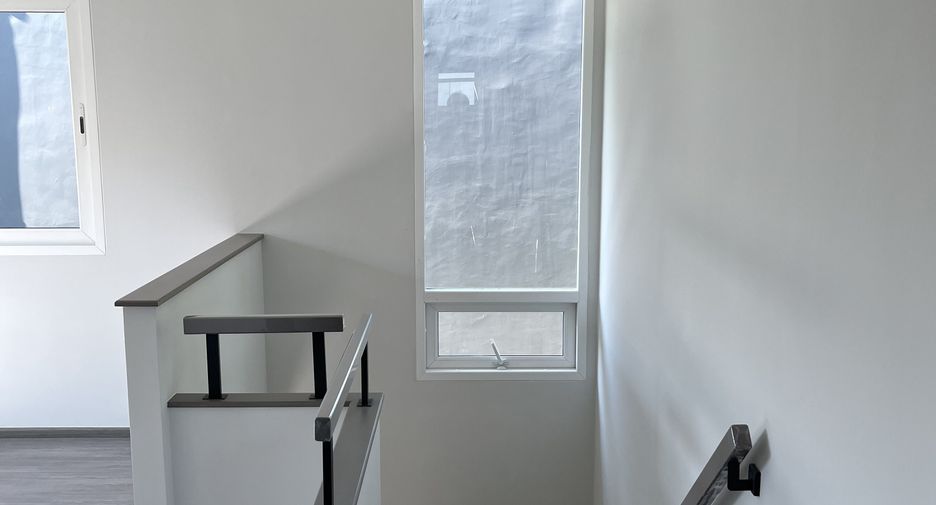 For sale 5 bedrooms house in Khlong Sam Wa, Bangkok