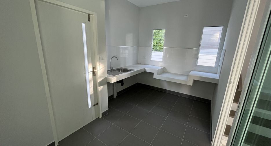 For sale 5 bedrooms house in Khlong Sam Wa, Bangkok