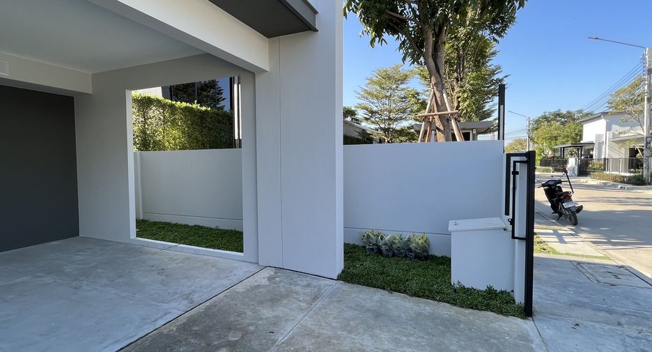 For sale 5 bedrooms house in Khlong Sam Wa, Bangkok