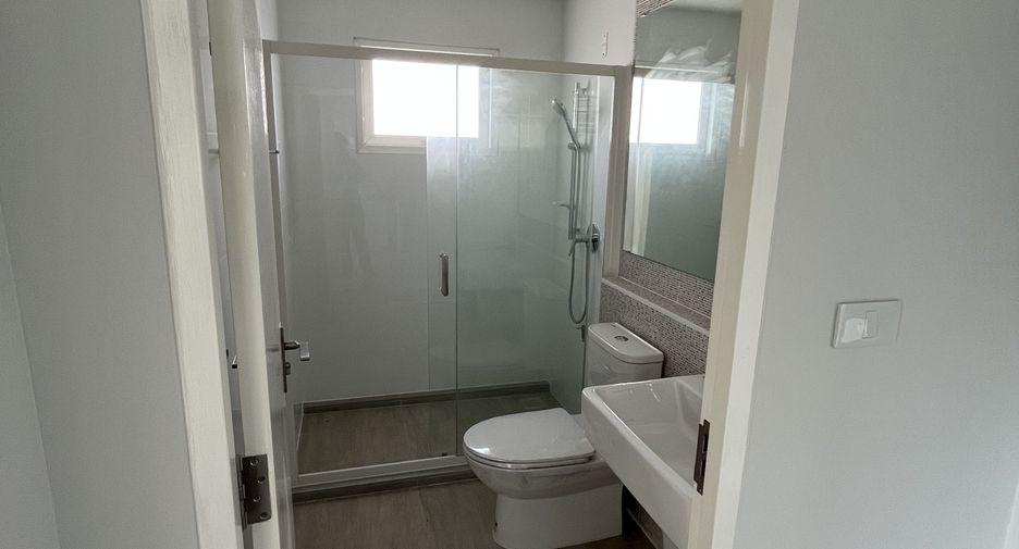 For sale 5 bedrooms house in Khlong Sam Wa, Bangkok
