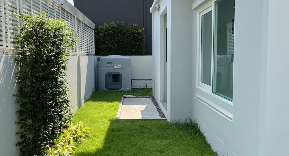For sale 5 bedrooms house in Khlong Sam Wa, Bangkok