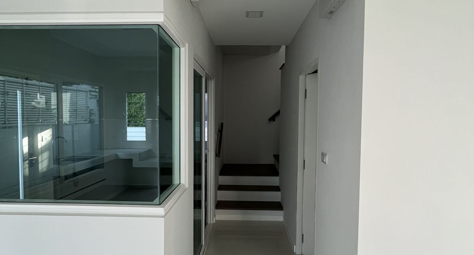 For sale 5 bedrooms house in Khlong Sam Wa, Bangkok