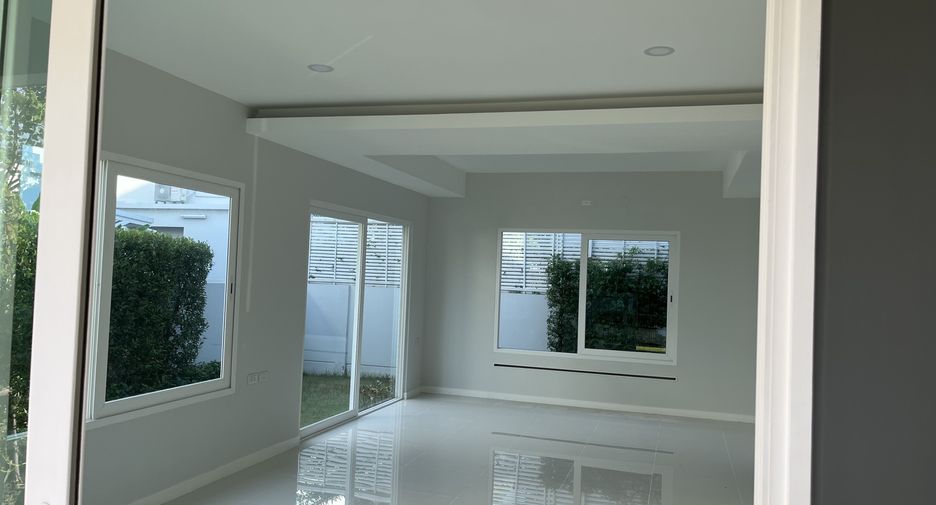 For sale 5 bedrooms house in Khlong Sam Wa, Bangkok