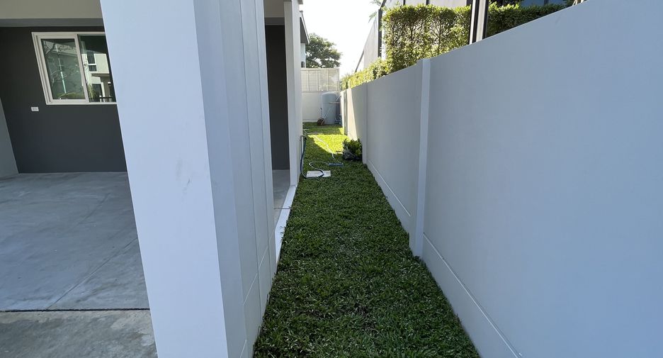For sale 5 bedrooms house in Khlong Sam Wa, Bangkok