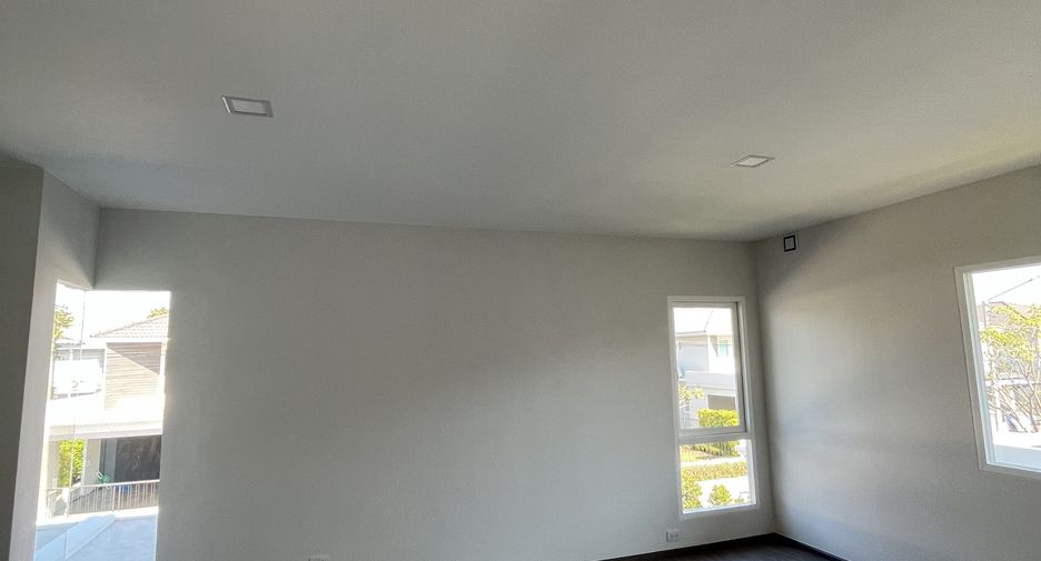 For sale 5 bedrooms house in Khlong Sam Wa, Bangkok