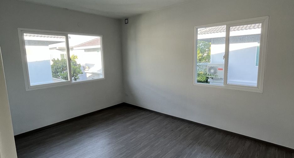 For sale 5 bedrooms house in Khlong Sam Wa, Bangkok