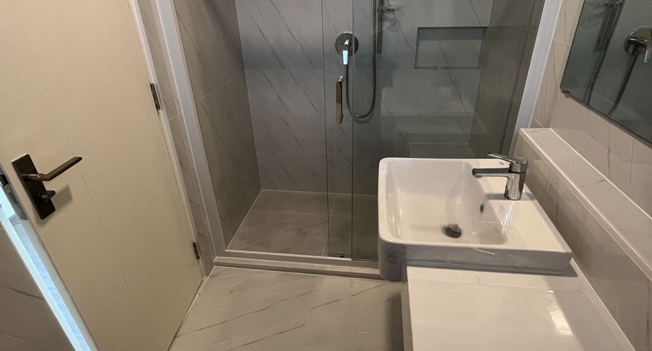 For sale 5 bedrooms house in Khlong Sam Wa, Bangkok