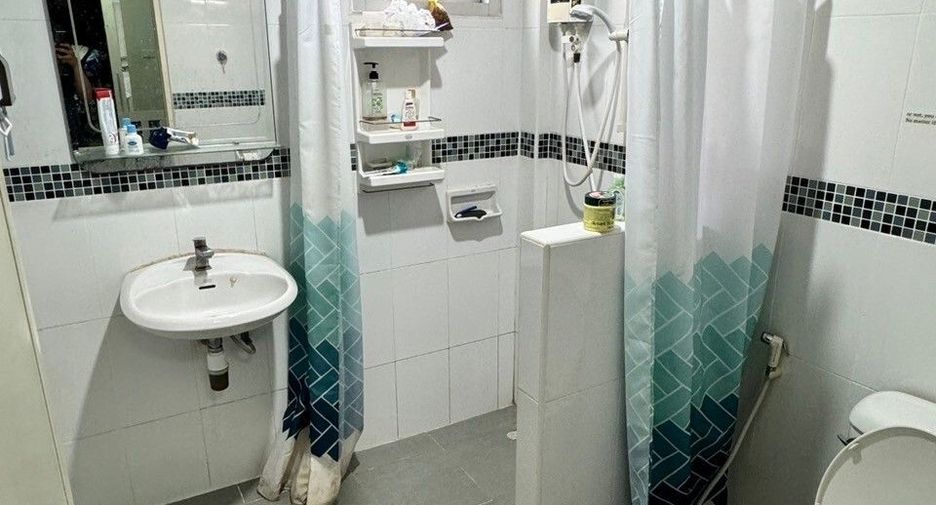 For sale 3 bedrooms townhouse in Lat Krabang, Bangkok