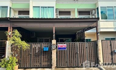À vendre 3 chambres maison de ville à Lat Krabang, Bangkok