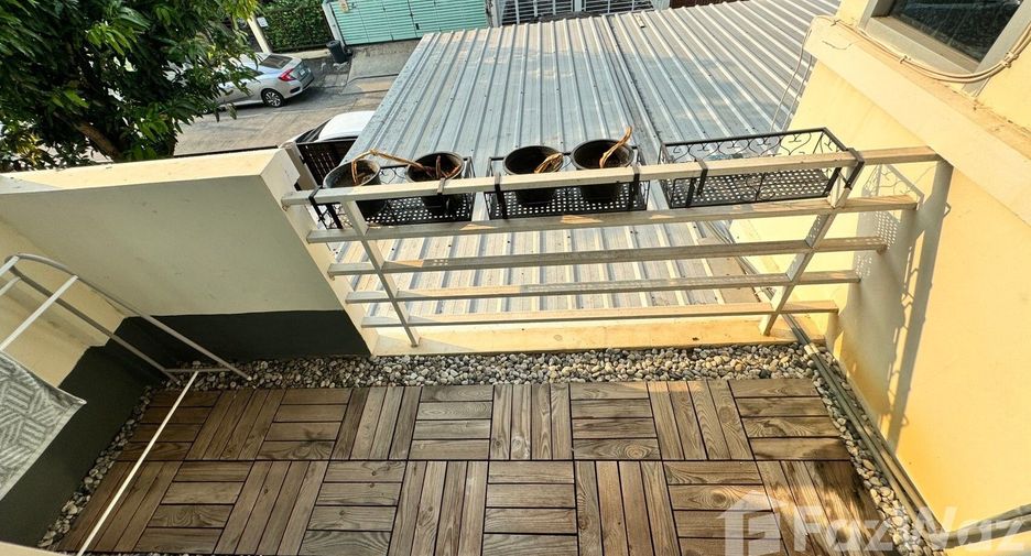 For sale 3 bedrooms townhouse in Lat Krabang, Bangkok