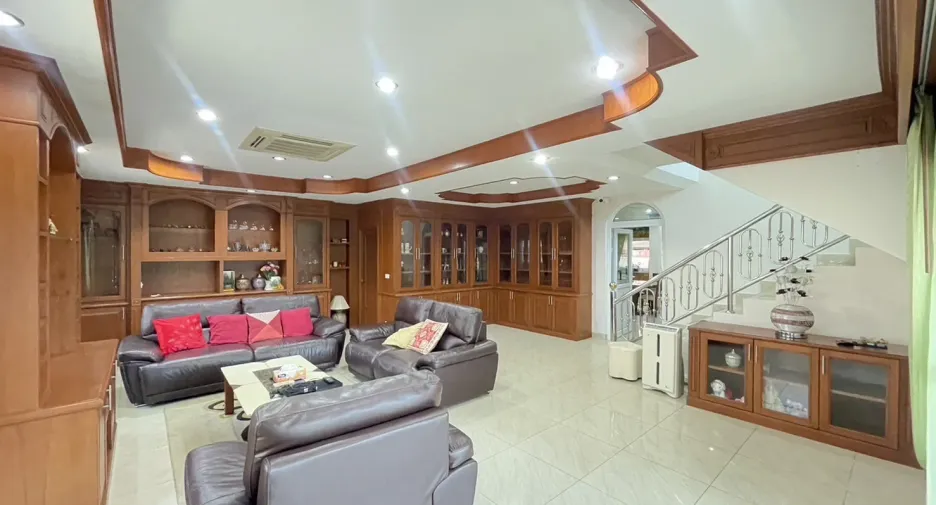 For sale 3 bedrooms villa in Bang Lamung, Chonburi