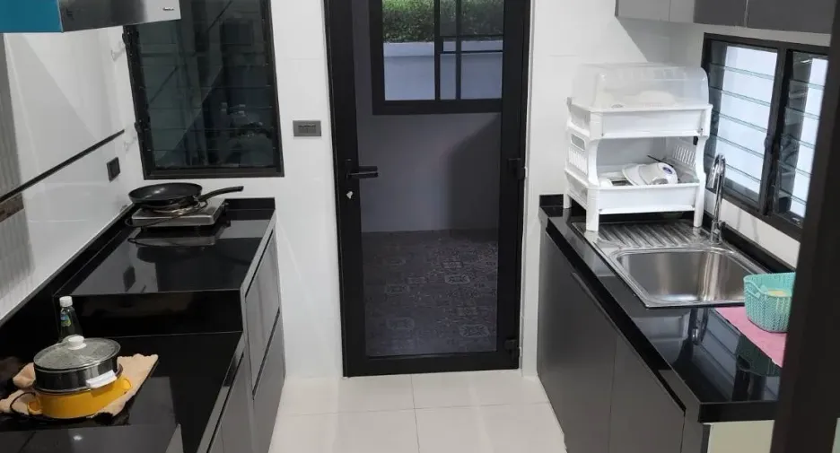 For sale 4 bedrooms house in Taling Chan, Bangkok