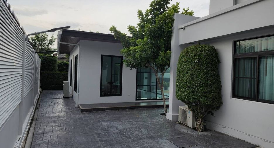 For sale 4 bedrooms house in Taling Chan, Bangkok