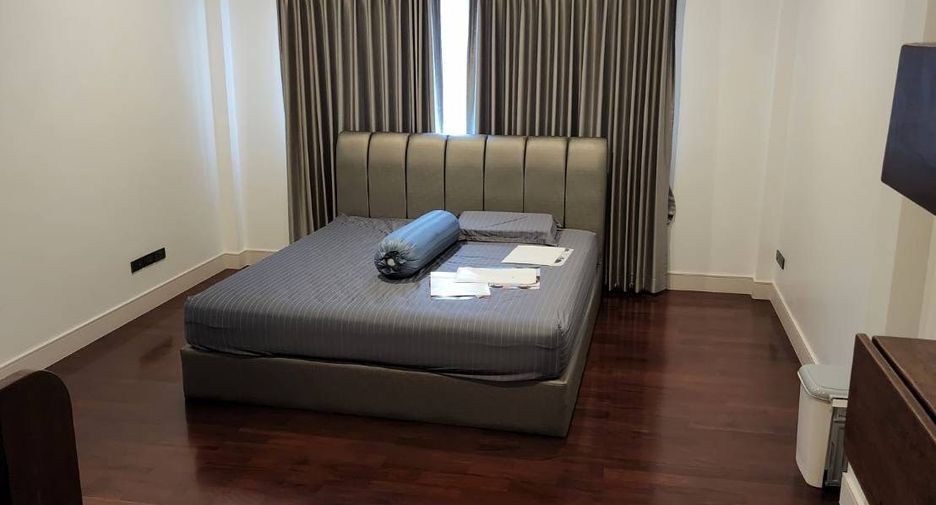 For sale 4 bedrooms house in Taling Chan, Bangkok