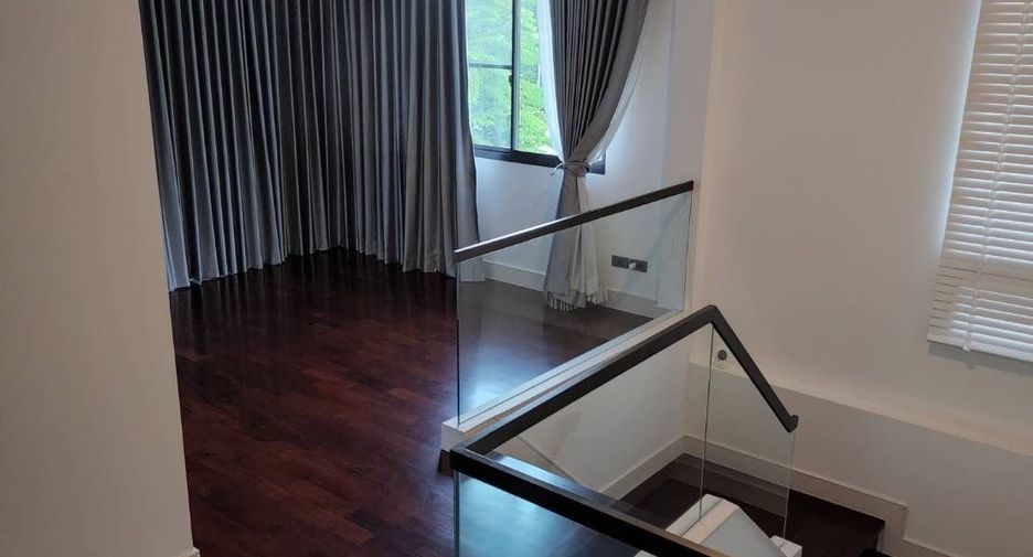 For sale 4 bedrooms house in Taling Chan, Bangkok
