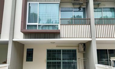 出售 1 卧室 联排别墅 在 Mueang Nonthaburi, Nonthaburi