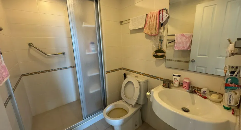 For sale 2 ベッドルーム condo in Huai Khwang, Bangkok