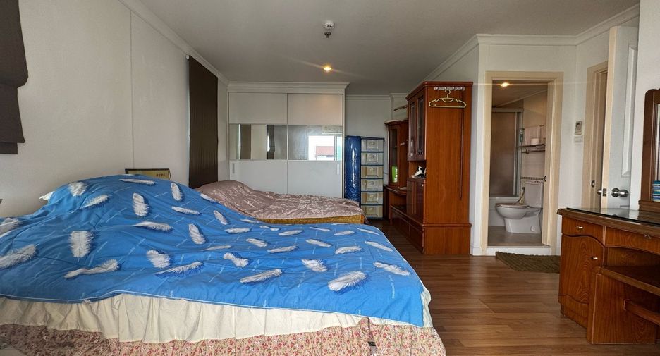 For sale 2 ベッドルーム condo in Huai Khwang, Bangkok