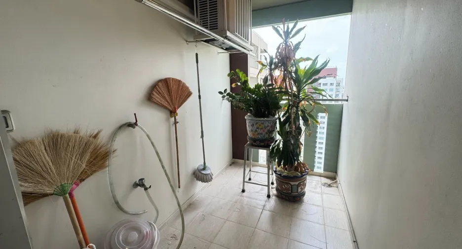For sale 2 ベッドルーム condo in Huai Khwang, Bangkok