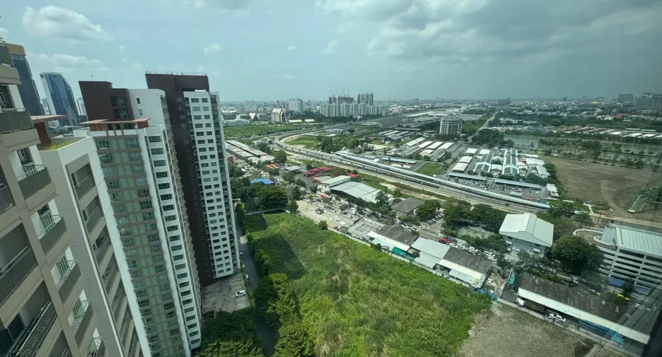 For sale 2 ベッドルーム condo in Huai Khwang, Bangkok