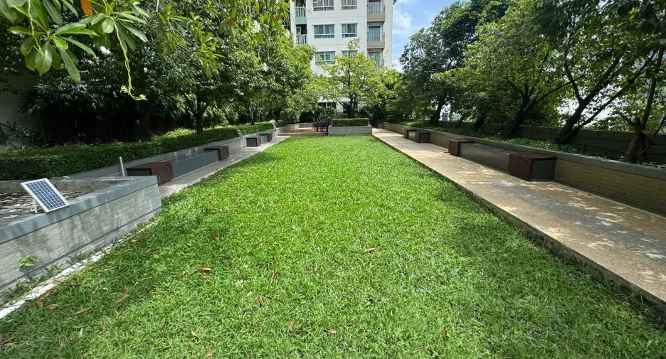 For sale 2 ベッドルーム condo in Huai Khwang, Bangkok