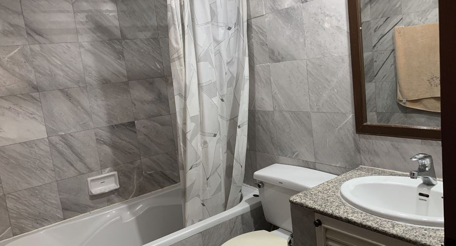 For sale 3 bedrooms condo in Watthana, Bangkok