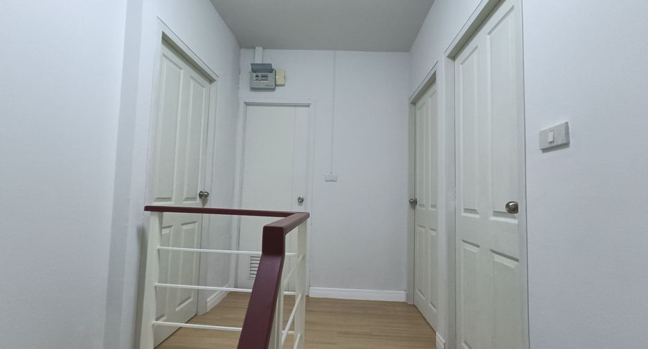 For sale 3 bedrooms townhouse in Lat Krabang, Bangkok