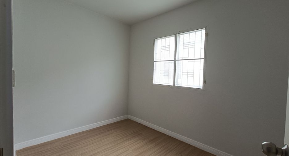 For sale 3 bedrooms townhouse in Lat Krabang, Bangkok