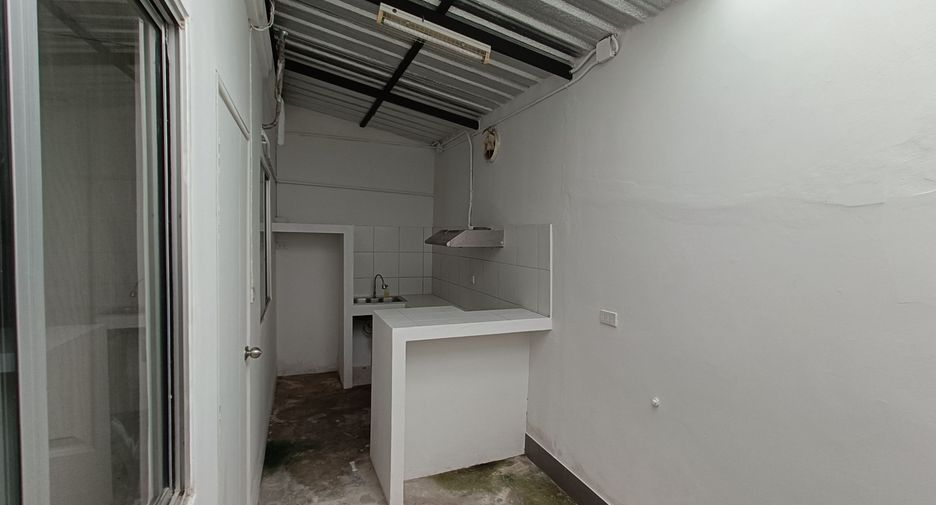 For sale 3 bedrooms townhouse in Lat Krabang, Bangkok