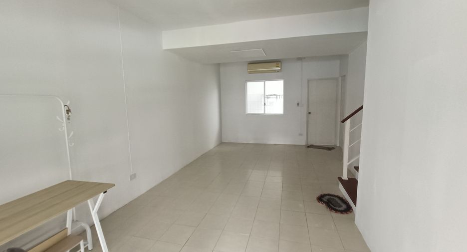 For sale 3 bedrooms townhouse in Lat Krabang, Bangkok