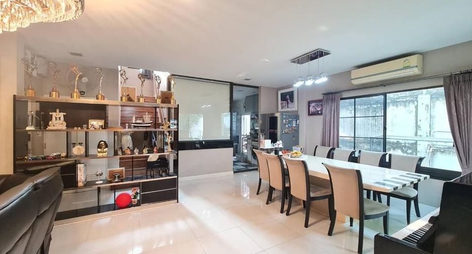 For sale 4 bedrooms house in Prawet, Bangkok