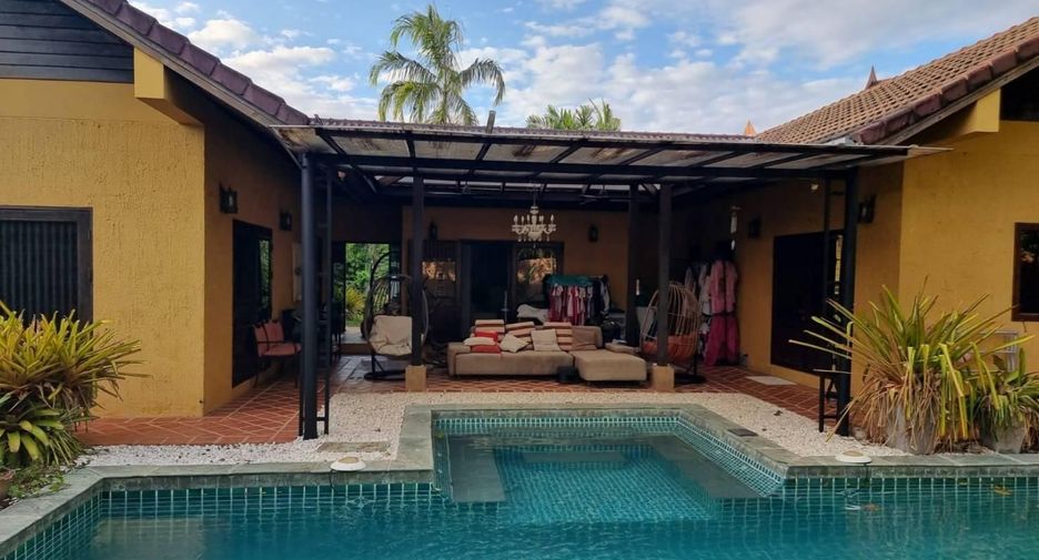 For sale 3 bedrooms villa in Mueang Phuket, Phuket